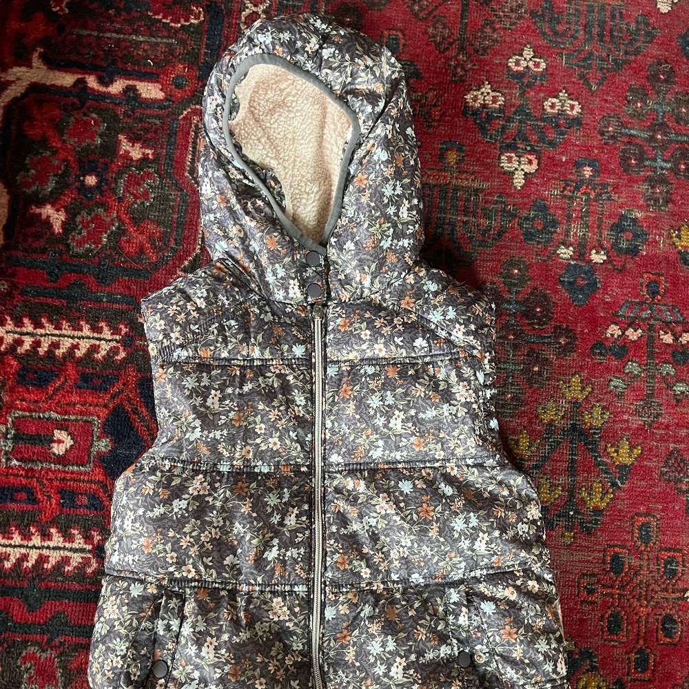 Zara Pastel Floral Quilted Puffer Sherpa Hood Full Zip Sleeveless Vest 11/12
